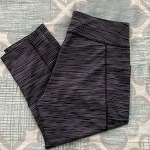 Work out capri leggings with TWO side pockets
